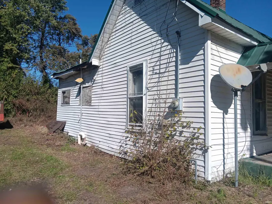 305 W Giltner Street, Oaktown, IN 47561 - Image #2
