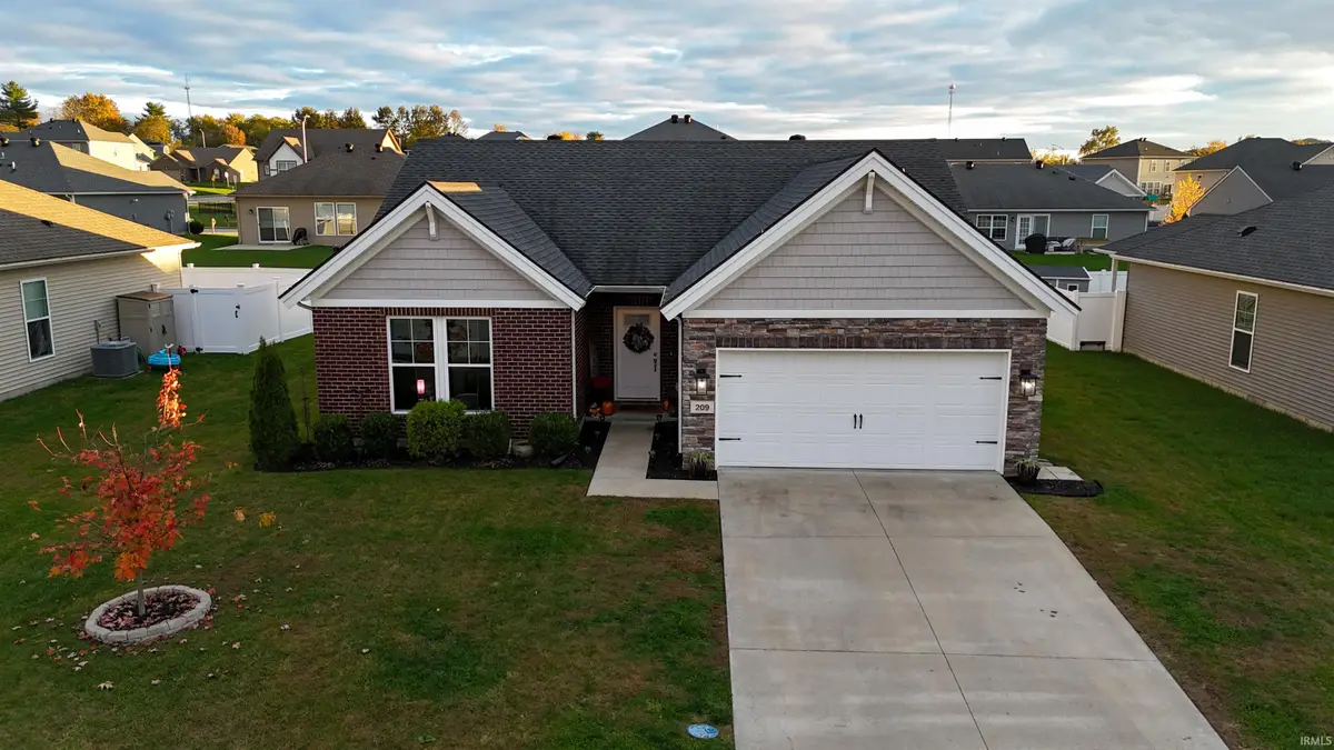 209 W Stellar Way, Huntingburg, IN 47542 - #1