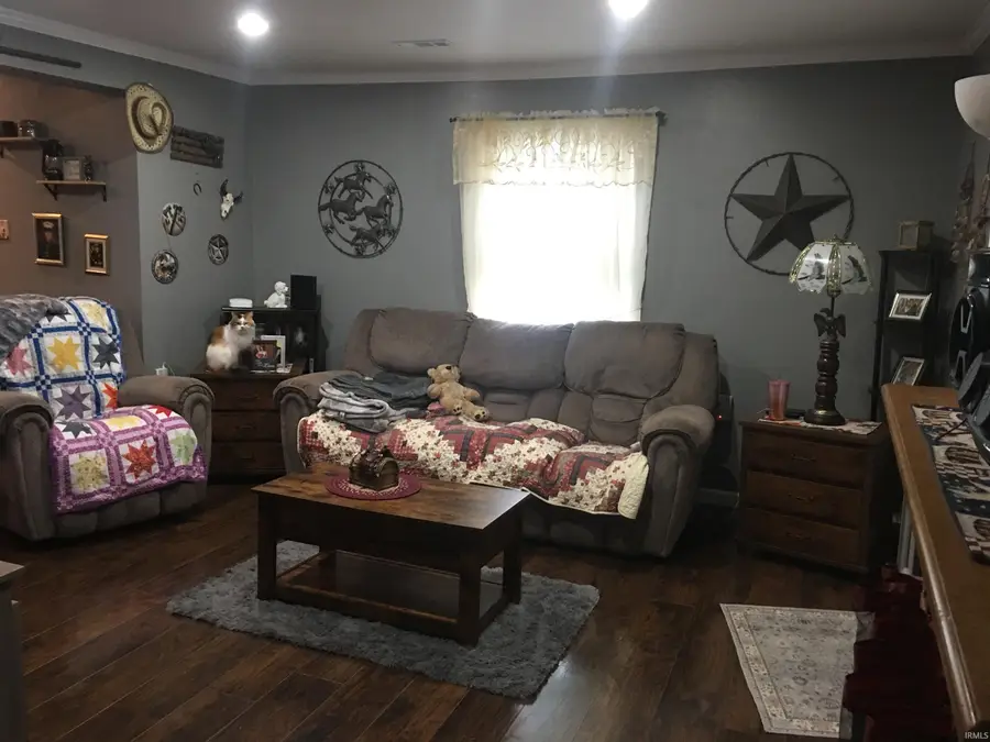 1304 E Cedar St, Petersburg, IN 47567 - Image #3