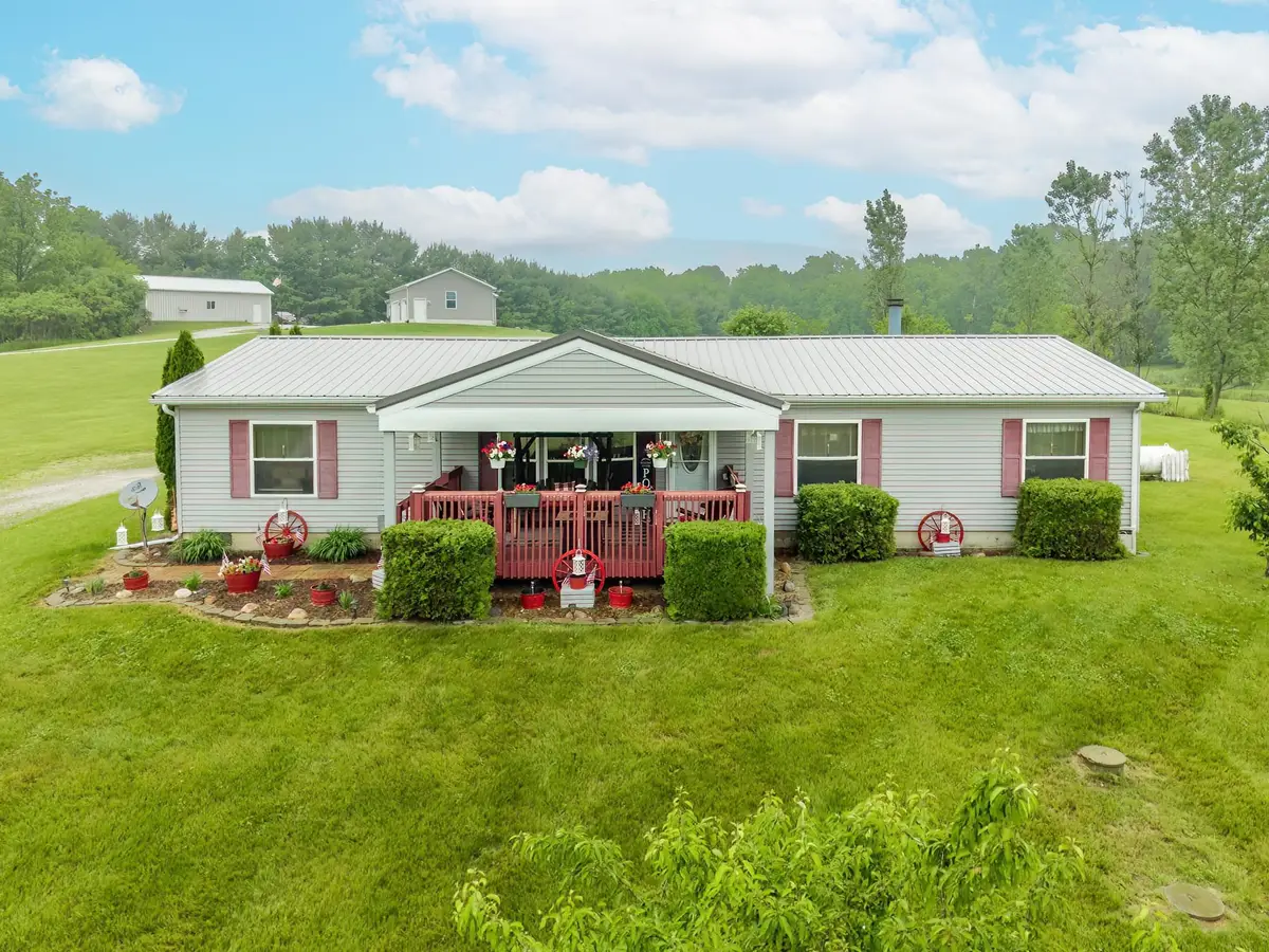 572 N 450 W, Angola, IN 46703 - Image #1