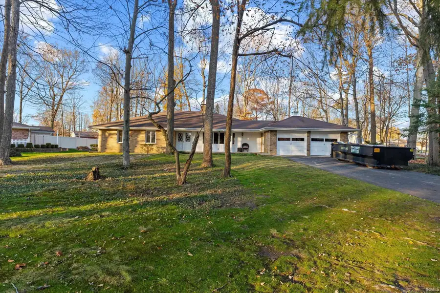 901 Northwood Drive, Nappanee, IN 46550 - Image #2