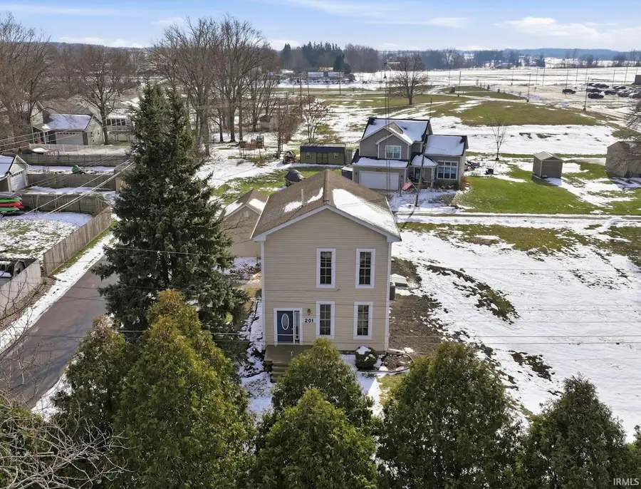 201 W Pine Street, Pierceton, IN 46562 - #2