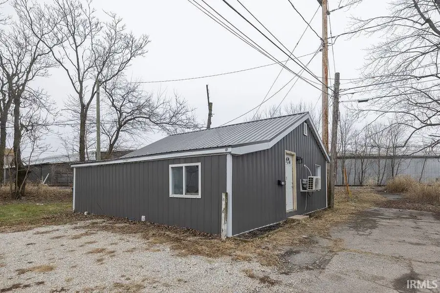 620 S Gharkey Street, Muncie, IN 47305 - Image #2