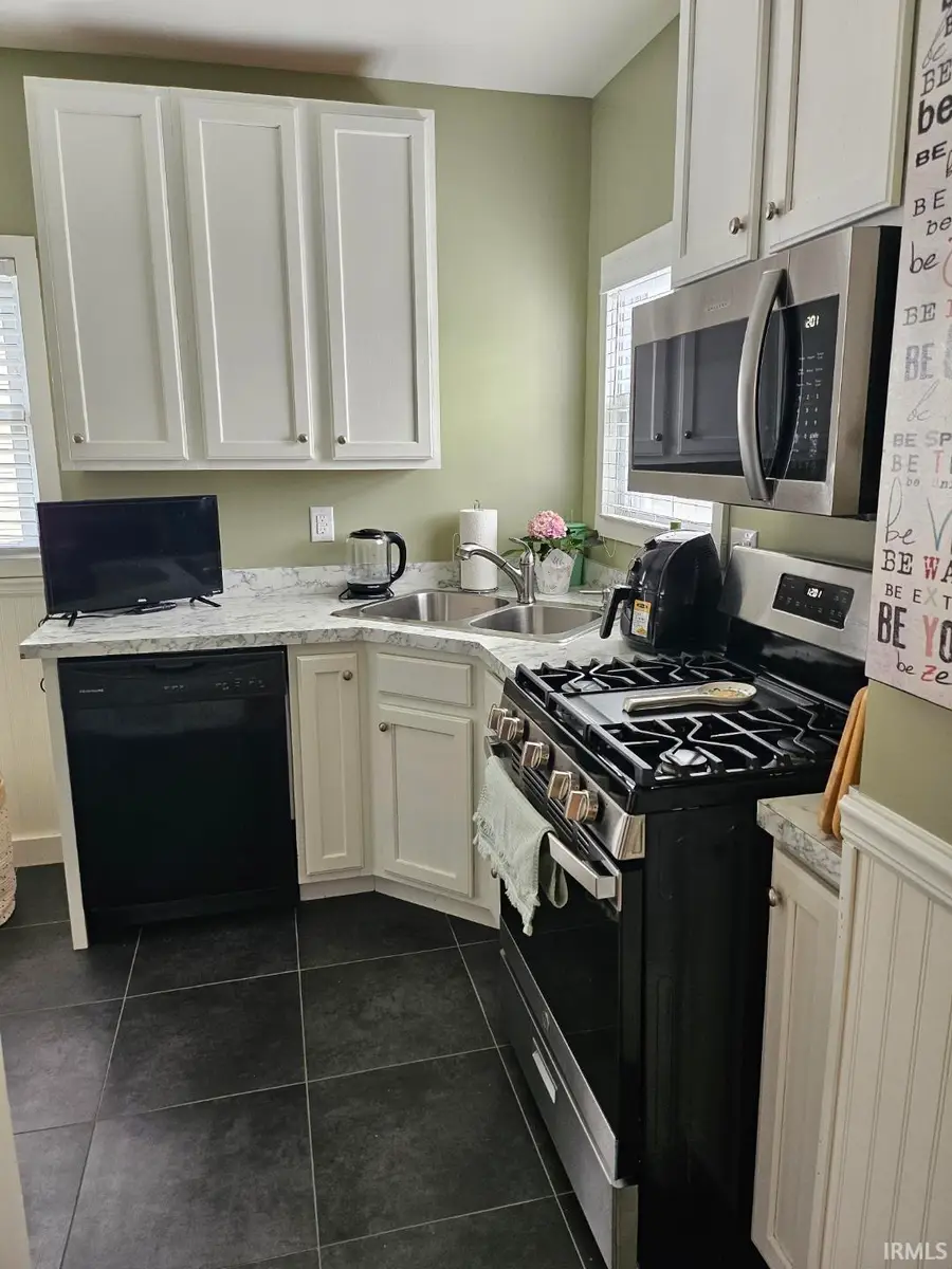 109 E Battell Street, Mishawaka, IN 46545 - Image #2