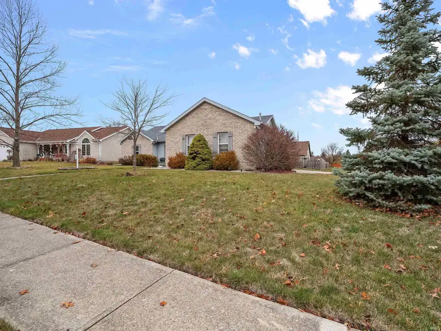 804 Woodland Springs Place, Fort Wayne, IN 46825 - Image #2
