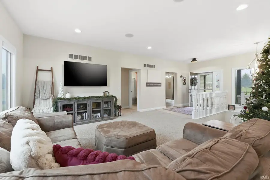 3801 S Elaine Drive, Warsaw, IN 46580 - Image #2