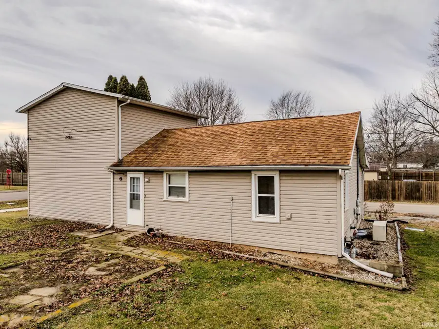 501 E Sycamore Street, Silver Lake, IN 46982 - Image #3