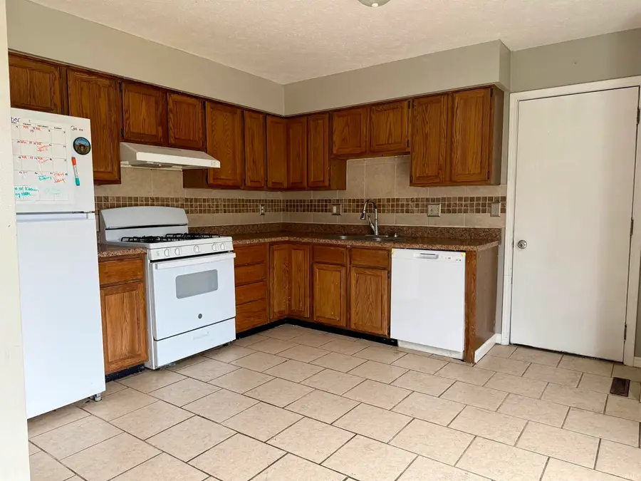 920 & 924 Merrill Court, South Bend, IN 46637 - Image #3