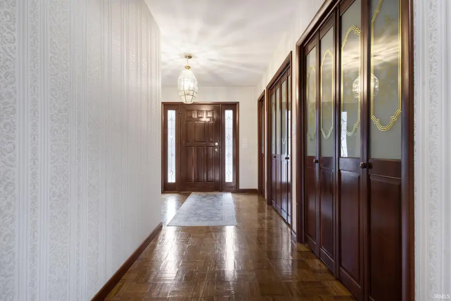 525 W Wayne Street, Middlebury, IN 46540 - Image #3