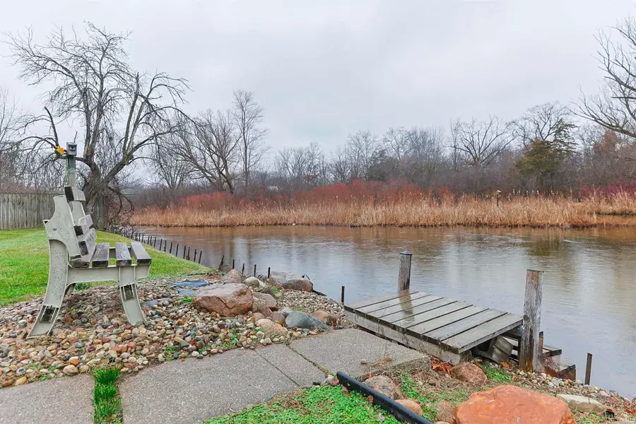 27002 Water Edge Drive, Elkhart, IN 46514 - Image #2