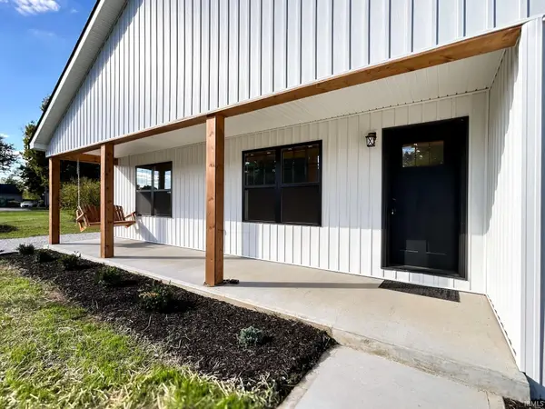 212 W Water Street, Paoli, IN 47454