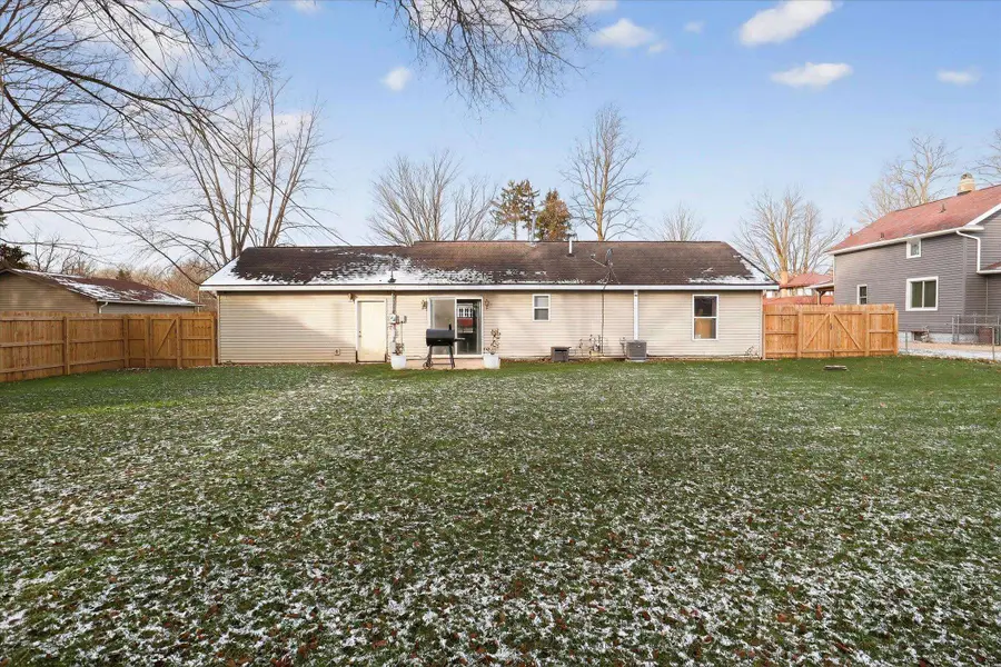 420 S Apple Road, Osceola, IN 46561 - Image #2