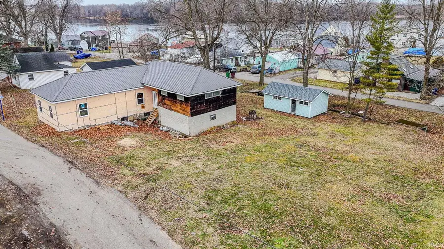 412 W Shutt Avenue, Silver Lake, IN 46982 - Image #2