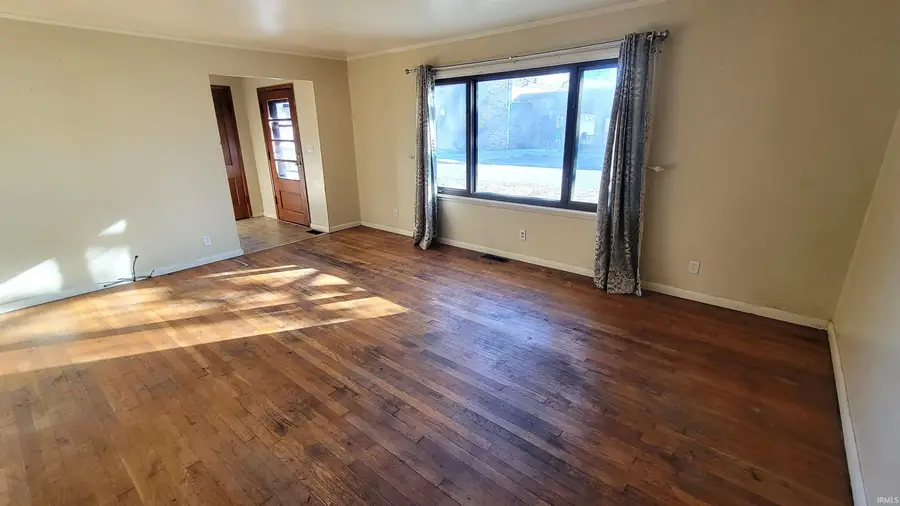 106 W Walnut Street, Pierceton, IN 46562 - Image #2