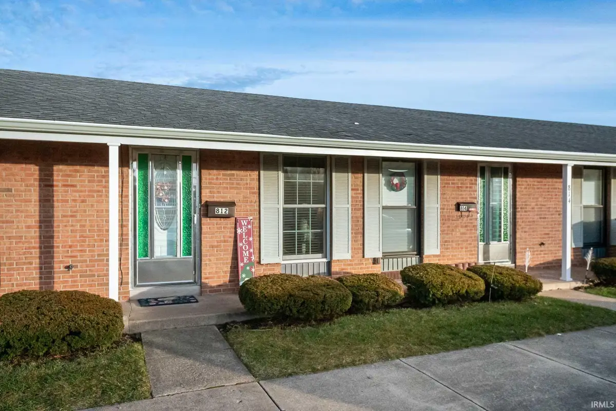 812 Berkley Circle, Mishawaka, IN 46544 - Image #1