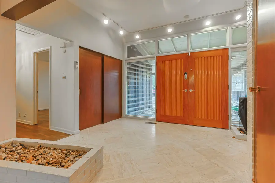 1605 E Jefferson Boulevard, South Bend, IN 46617 - Image #2