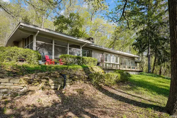 9806 Raintree Dr N, Columbus, IN 47201