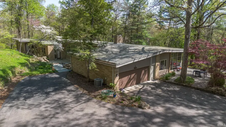 9806 Raintree Dr N, Columbus, IN 47201 - Image #3