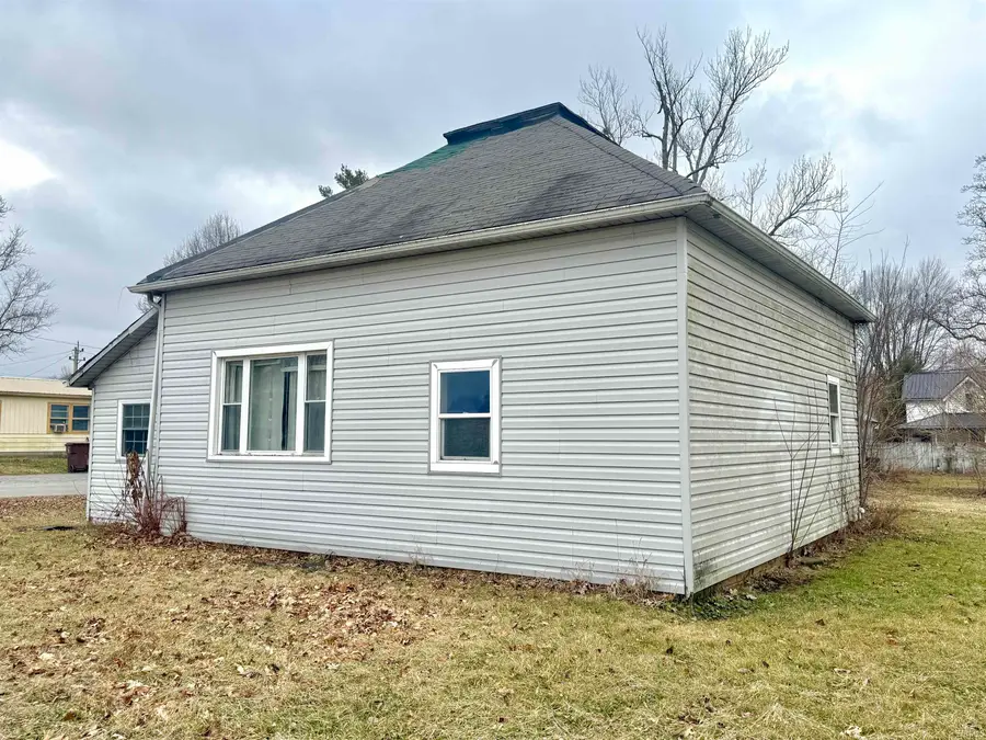 102 W Harrison Street, Converse, IN 46919 - Image #2