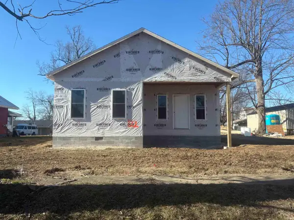 122 N Lincoln Avenue, Oakland City, IN 47660