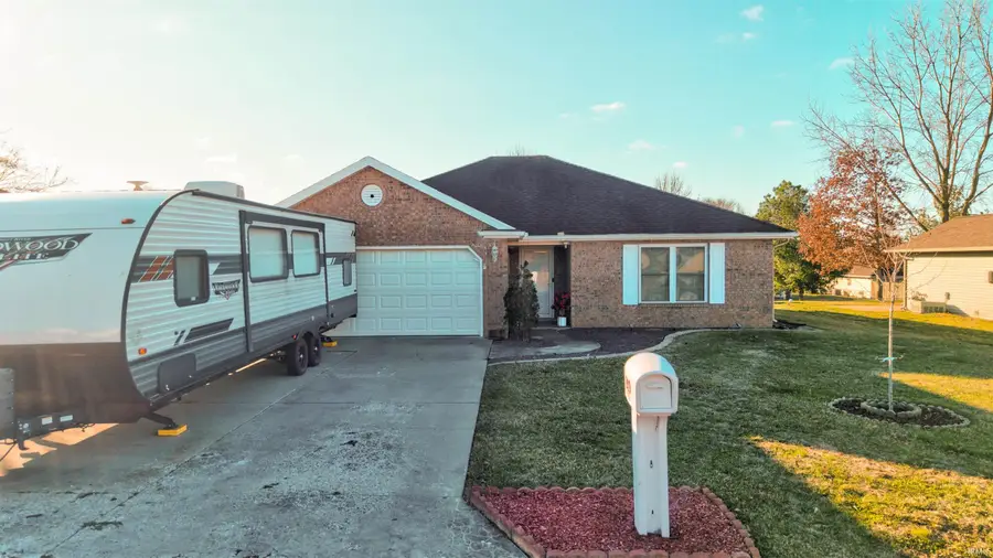 209 W Savannah Drive, Huntingburg, IN 47542 - Image #2