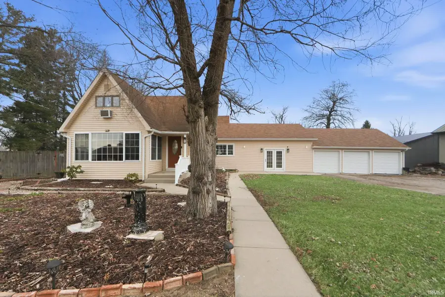 22205 Maple Lane, Woodburn, IN 46797 - Image #2