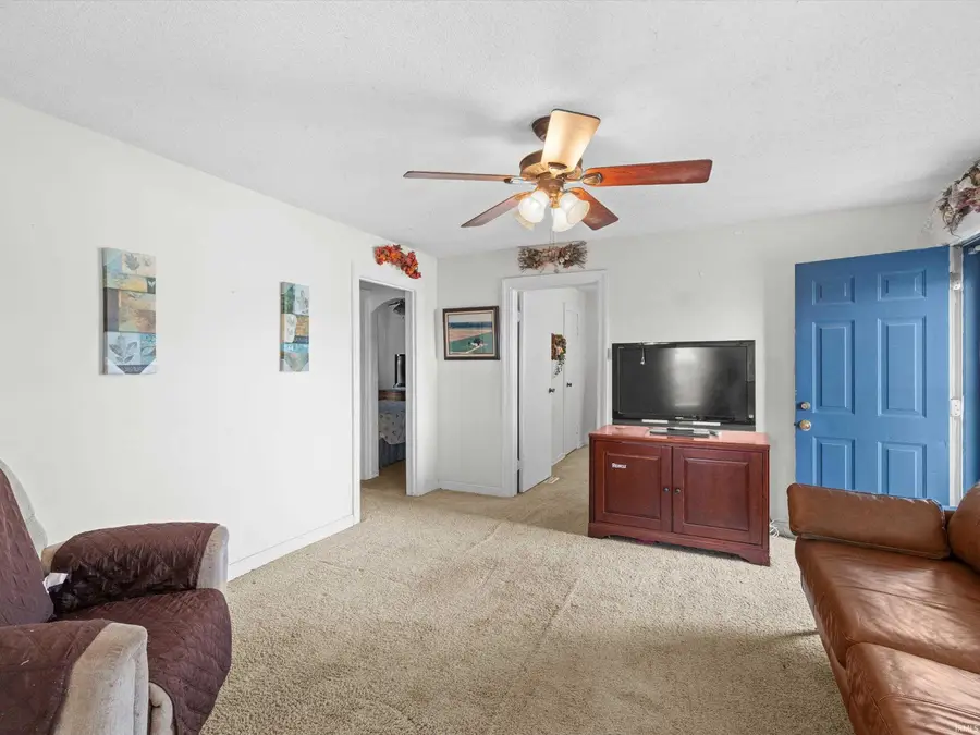 1124 E 4th Street, Mount Vernon, IN 47620 - Image #2