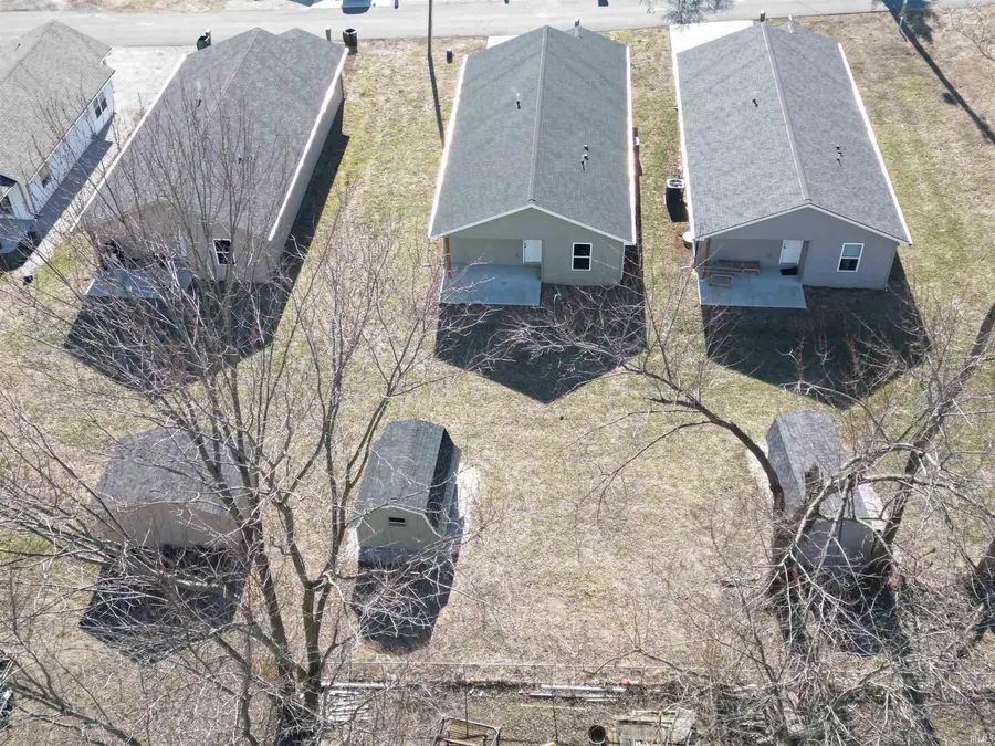 1014 E Glezen Street, Petersburg, IN 47567 - Image #2