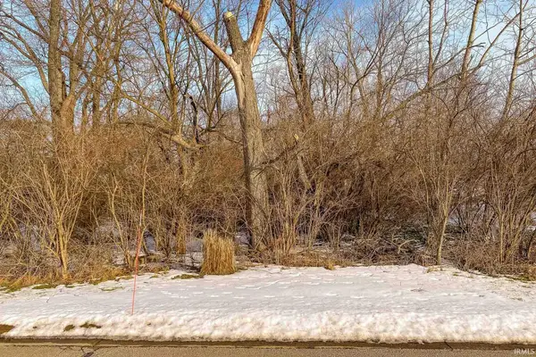 53434 Old Woodbridge Court, South Bend, IN 46637