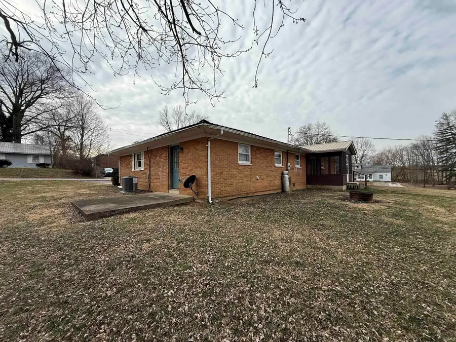 103 E Porter Street, Winslow, IN 47598 - Image #3