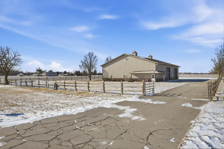 6201 S Cowan Road, Muncie, IN 47302 - Image #2