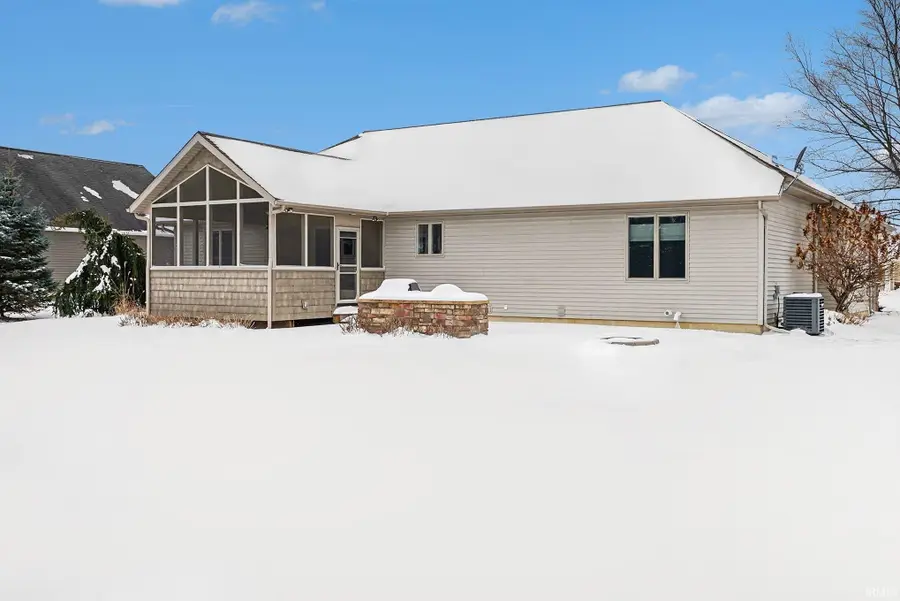 1674 S Augusta Lane, Warsaw, IN 46580 - Image #2