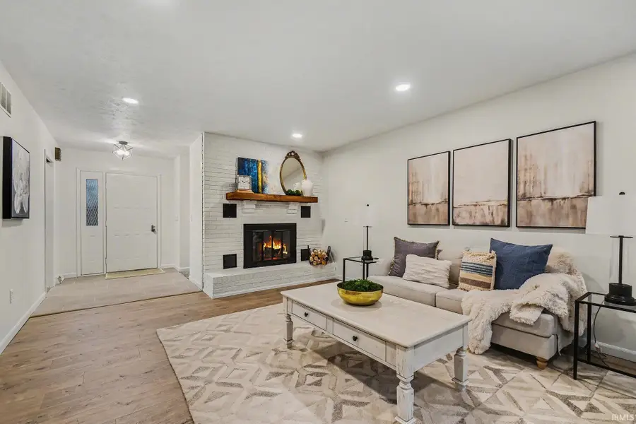 653 Bay View Drive, Mishawaka, IN 46544 - #2