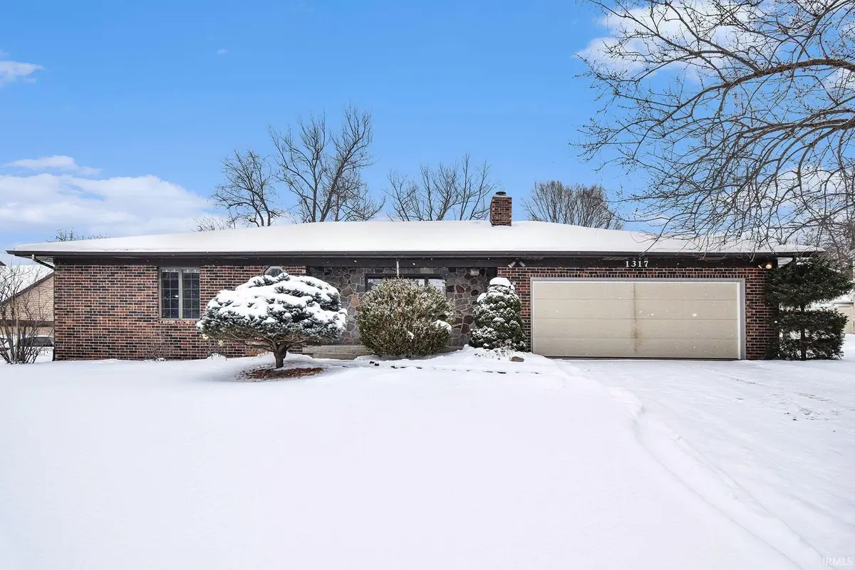 1317 E Island View Drive, Warsaw, IN 46580 - Image #1