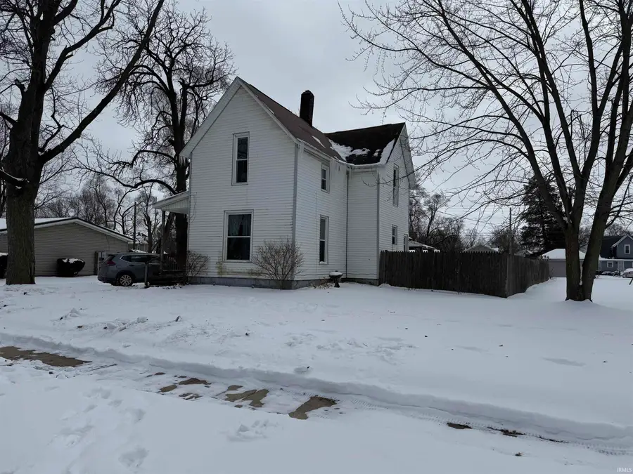 1021 W Cleveland Avenue, Elkhart, IN 46516 - #2