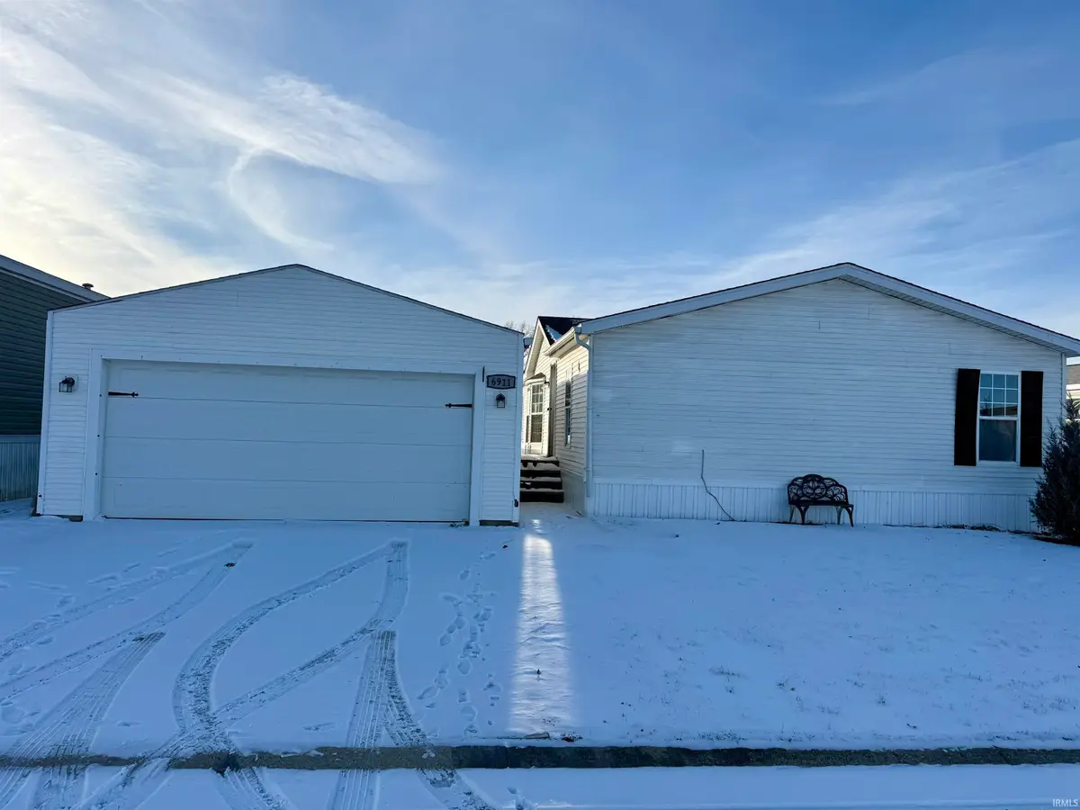 6911 Autumn Chase Drive #35, Fort Wayne, IN 46818 - Image #1