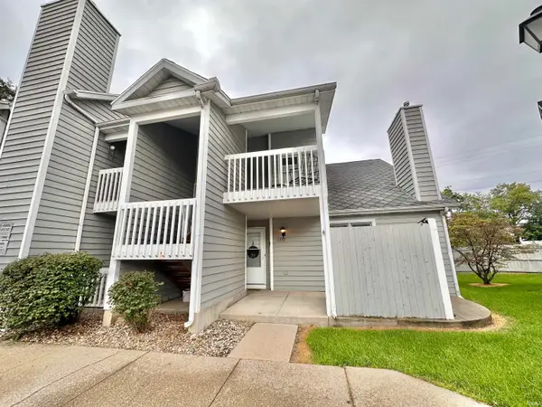 1537 N Oakhill Drive, South Bend, IN 46637