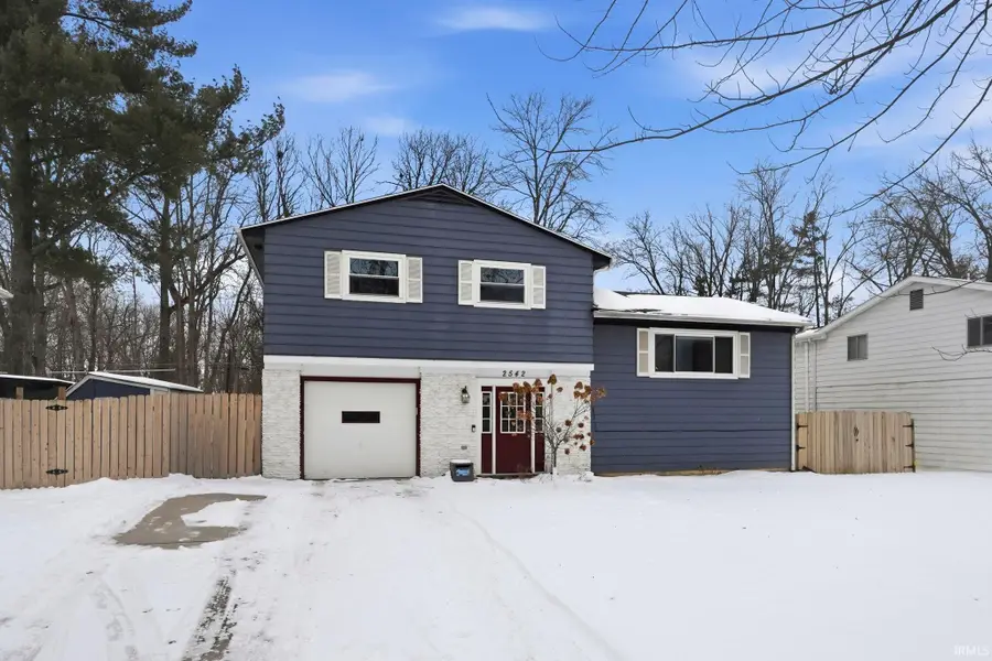2542 Deerwood Drive, Fort Wayne, IN 46825 - #2