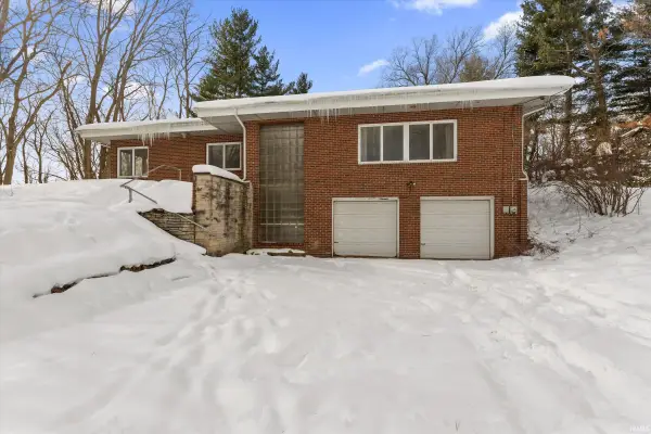 59277 Hazel Road, South Bend, IN 46614