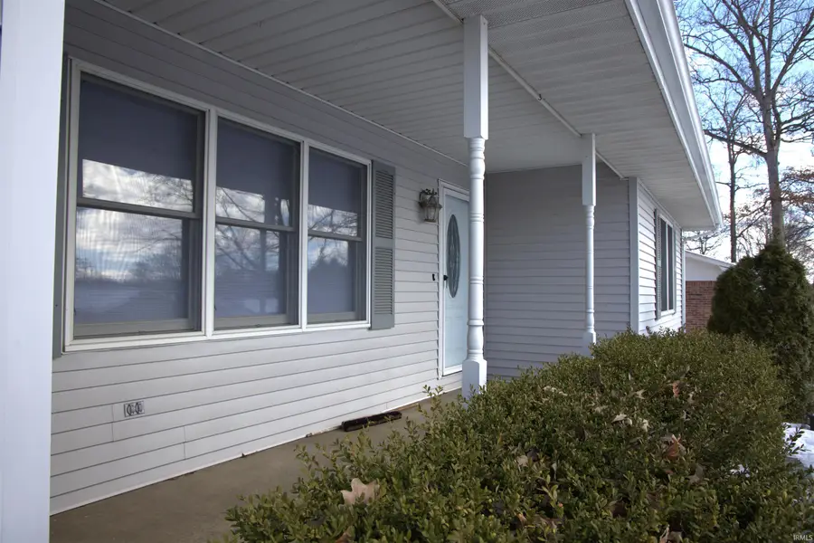 206 Oakwood Drive, Williamsport, IN 47993 - #3