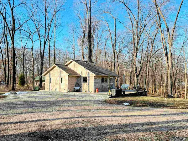 2072 East 300 S Road, Washington, IN 47501