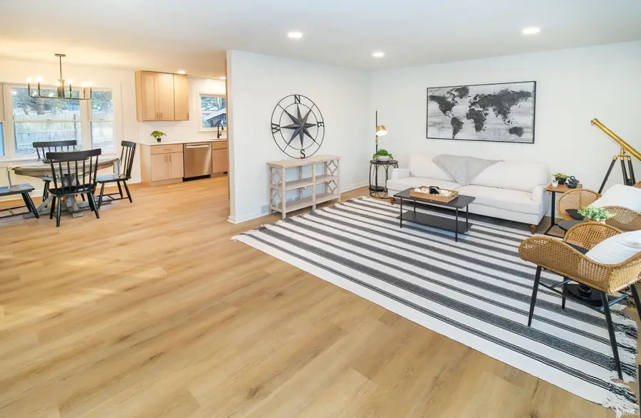 8300 Oak Drive, Newburgh, IN 47630 - #3