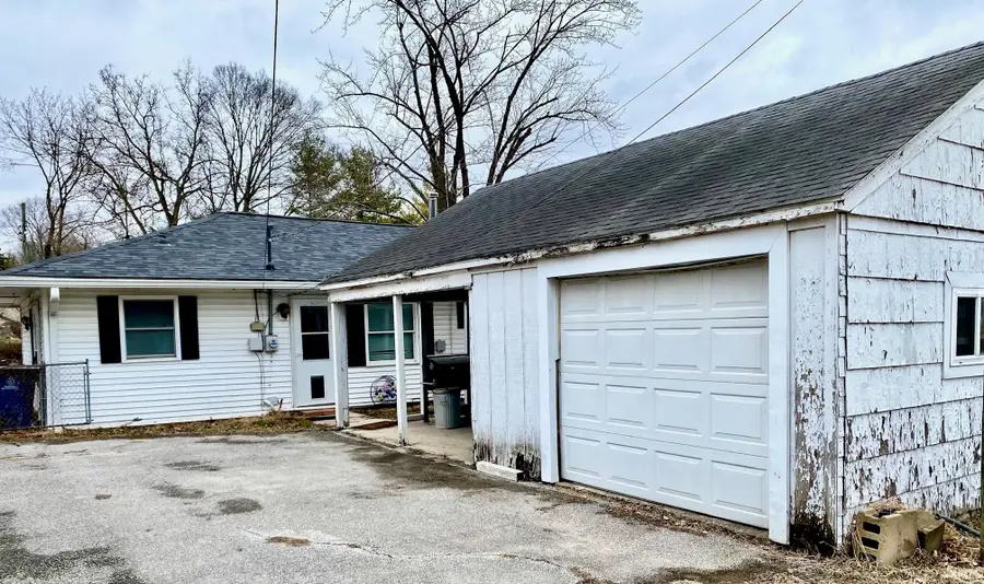 323 W Highland Avenue, Marion, IN 46952 - #2