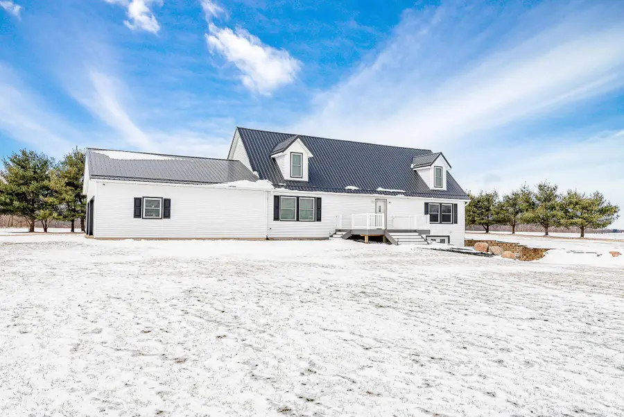 835 N 650 E Road, Pierceton, IN 46562 - #2