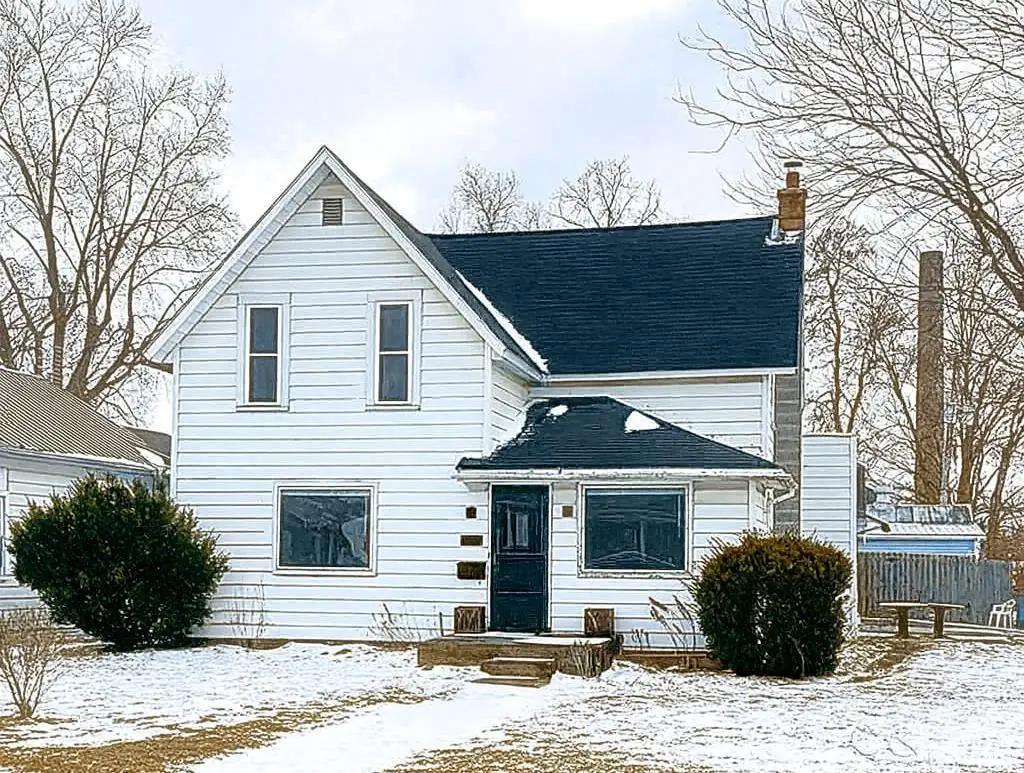 202 E Ellsworth Street, Columbia City, IN 46725 - #1