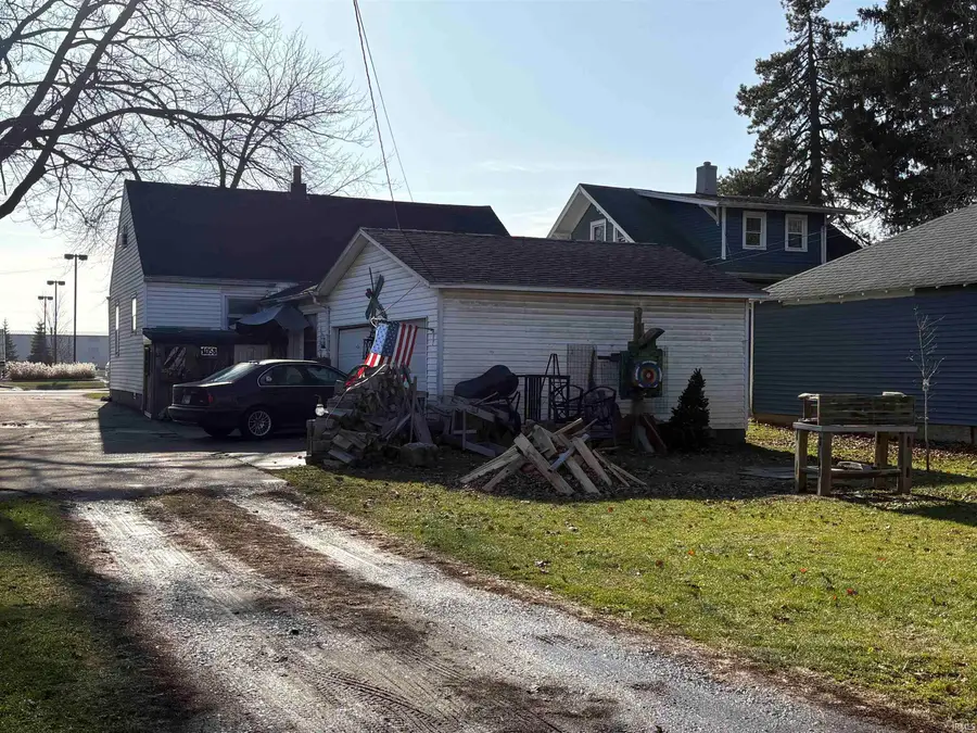 1058 E Market Street, Nappanee, IN 46550 - #2