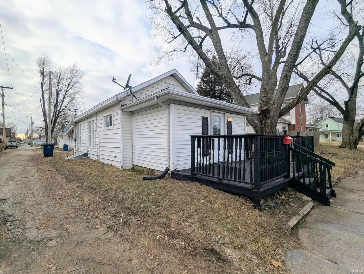 221 N G Street, Marion, IN 46952 - #1