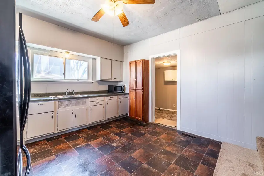 729 E Franklin Street, Huntington, IN 46750 - #2