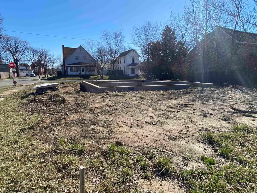 421 N Walnut Street, Hartford City, IN 47348 - #3