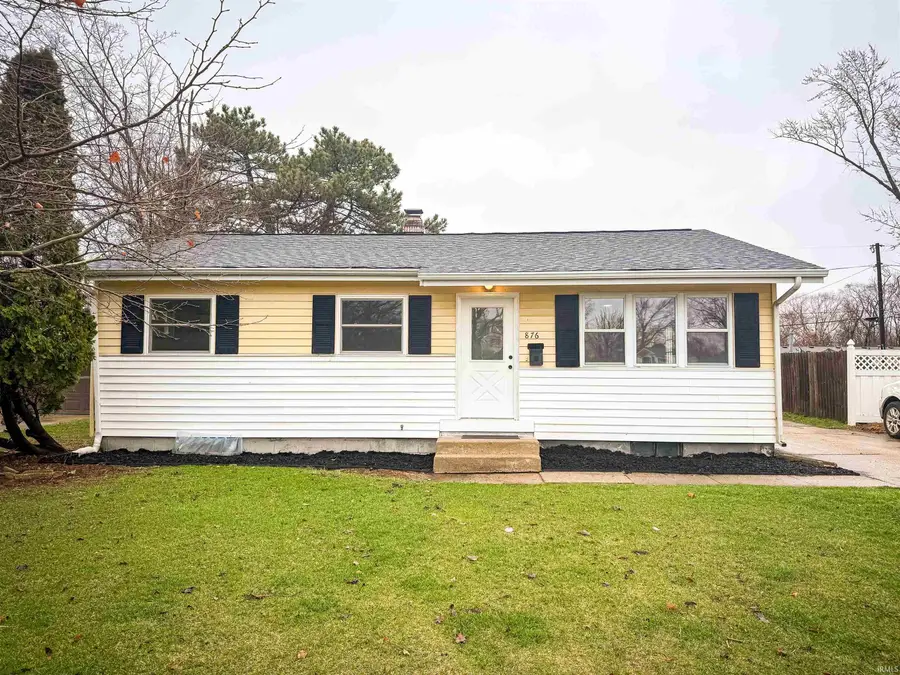 876 Hiawatha Drive, Elkhart, IN 46517 - #2